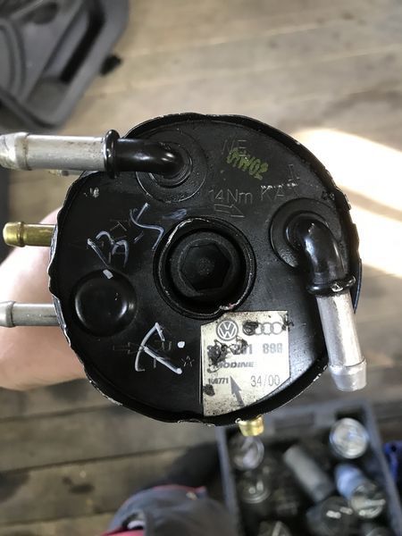 Корпус топливного фильтра нагреватель топлива VW passat B5 3B0201896