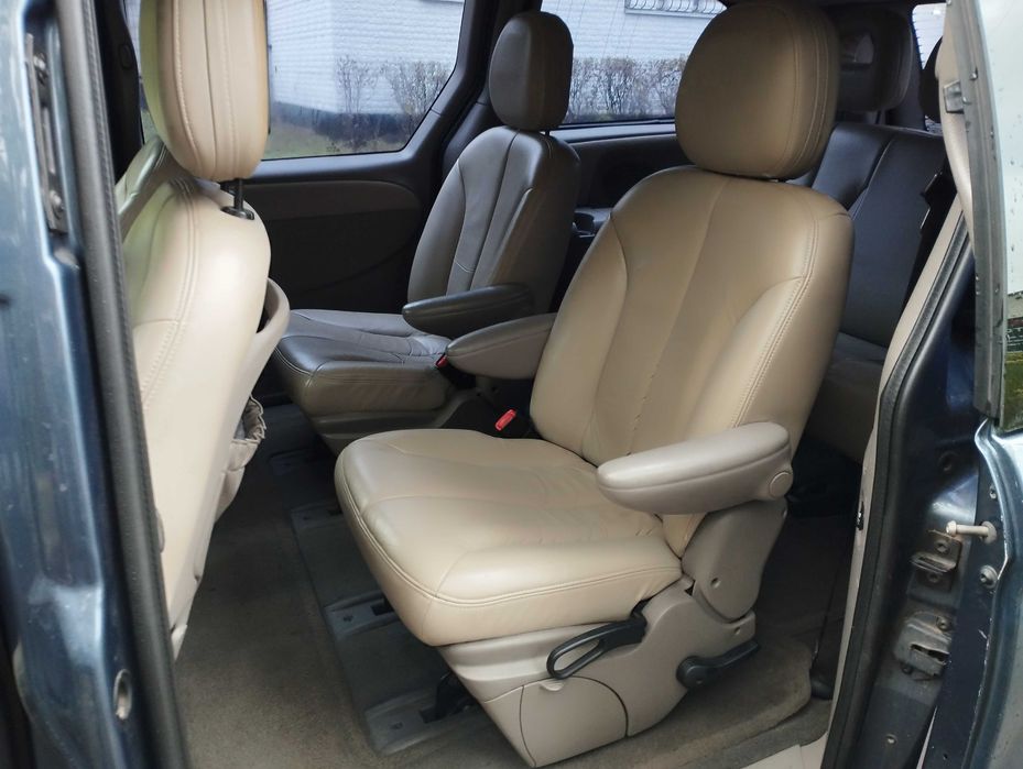 Chrysler Grand Voyager 3.3 v6 AT газ бензин автомат минивео 7 мест
