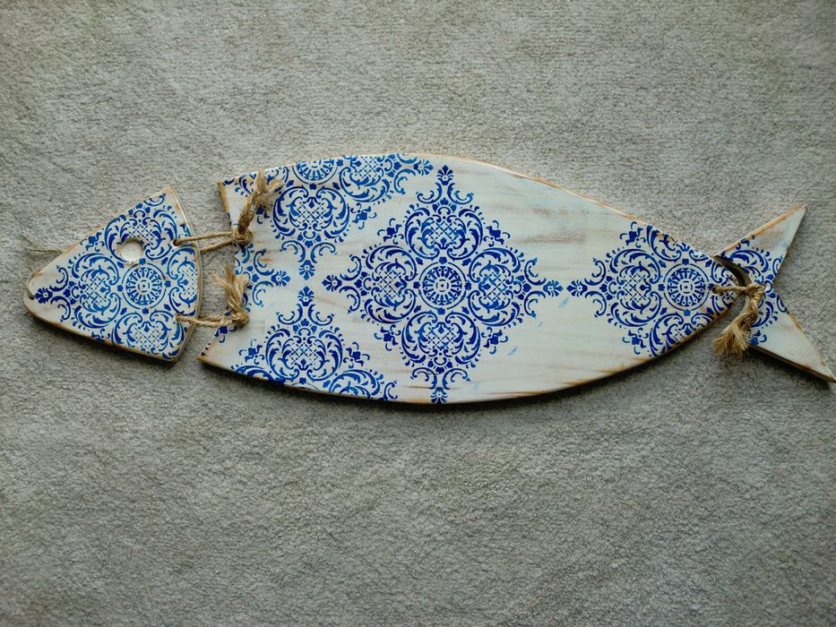 Sardinha azul de madeira