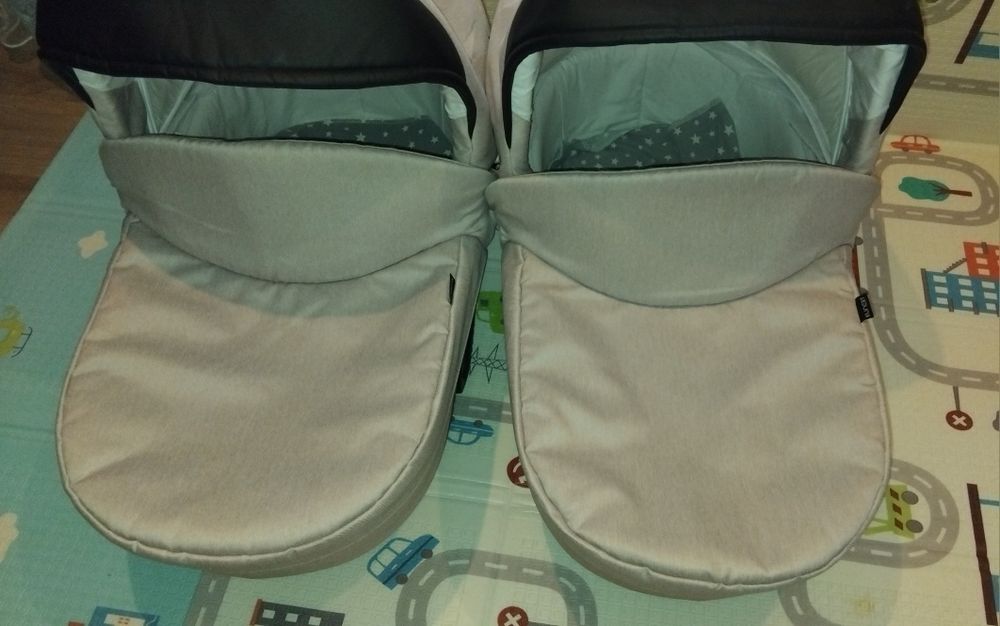 Коляска для двійнят або погодок