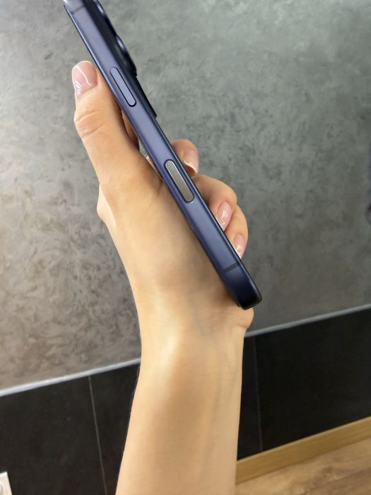 Б/у IPHONE 17Pro 512 Deep Blue Neverlock Костюшка,5 igrand