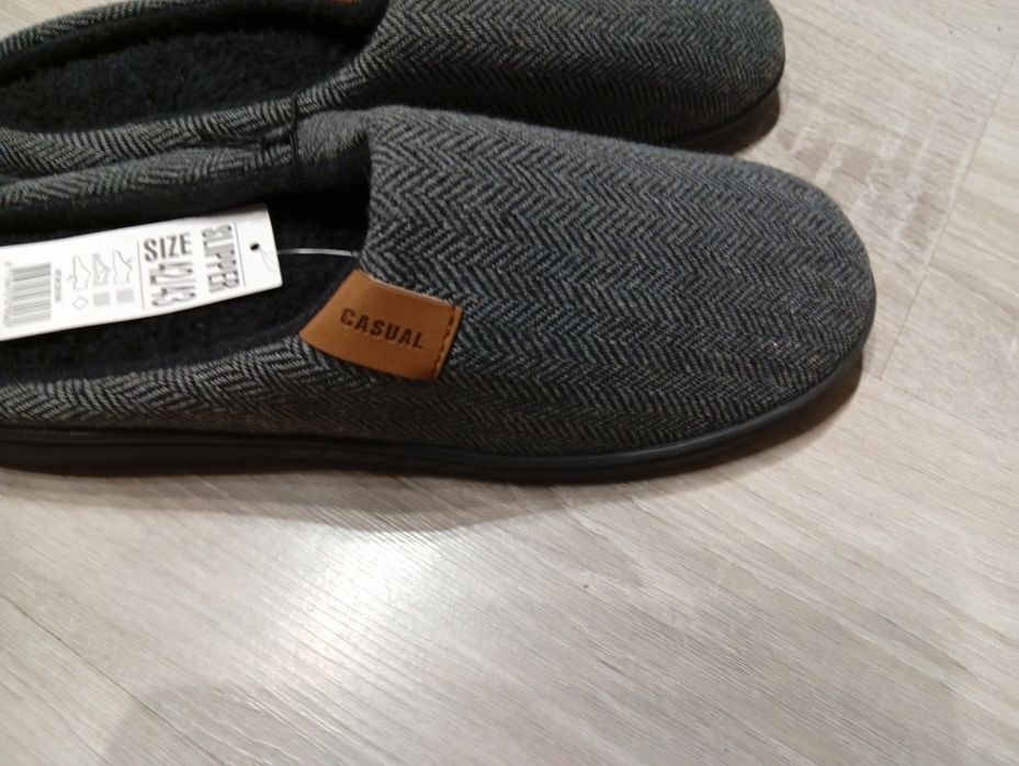Męskie ciepłe nowe kapcie 42/43