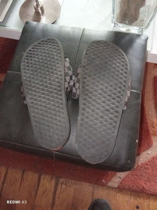 Chinelos homem Vans como novos