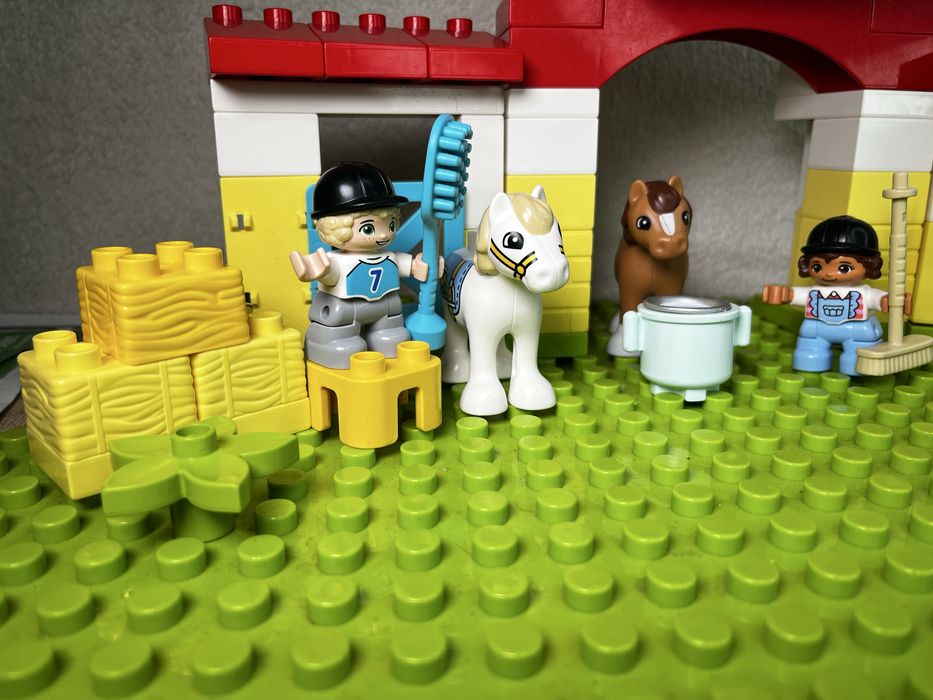 Duży zestaw Lego Duplo Stadnina i kucyki 10951