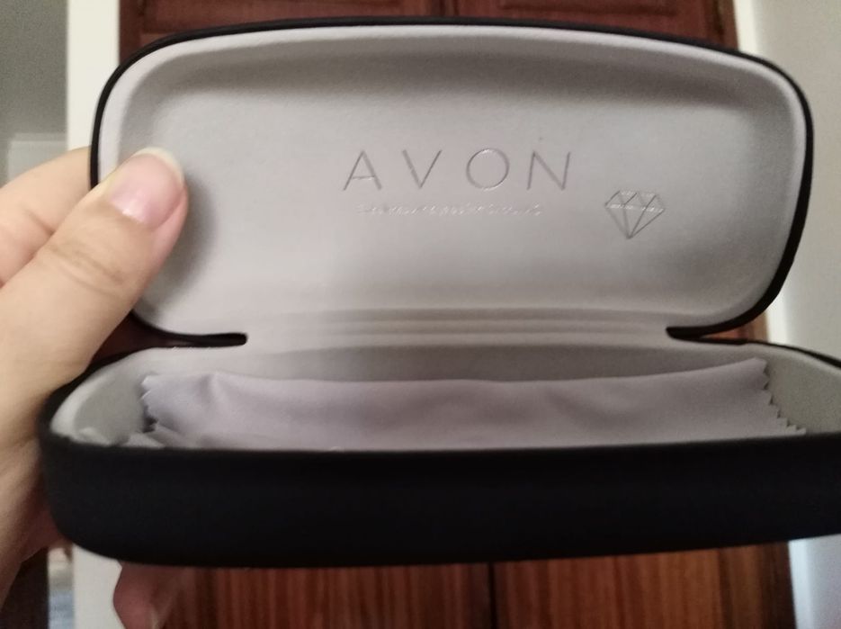 Óculos da marca AVON novos!