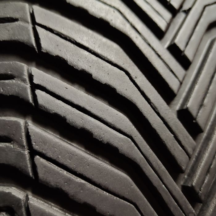 225/45/17 Sprzedam parę opon całorocznych Michelin