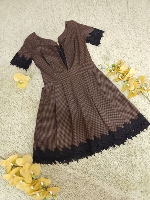 Сукня коктейльна з гіпюром