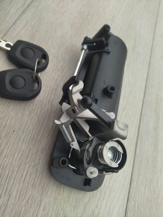 Ручка задняя задня ляди багажника Гольф 4 Golf Caddy Кадди Polo T5 т5