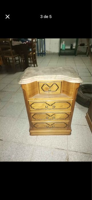 Vendo comoda e mesas de cabeceira