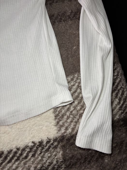 Biały prążkowany golf basic