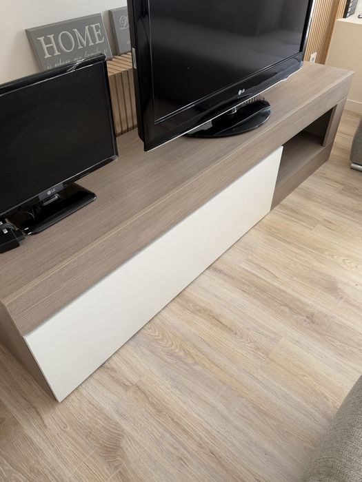 Conjunto de moveis para sala branco e taupe