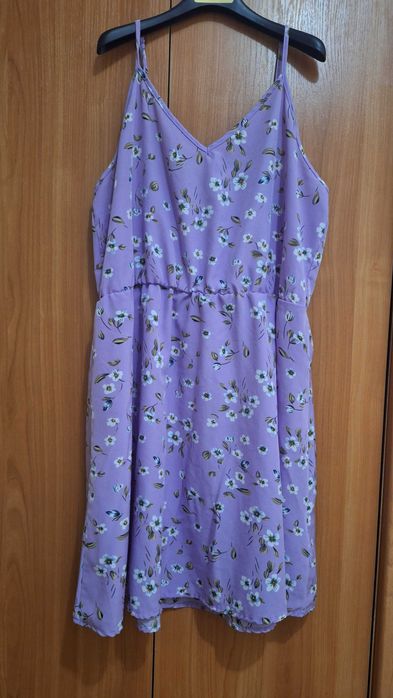 Продам 3 сукнi  M-(46).