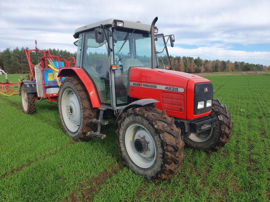 Massey Ferguson 4235