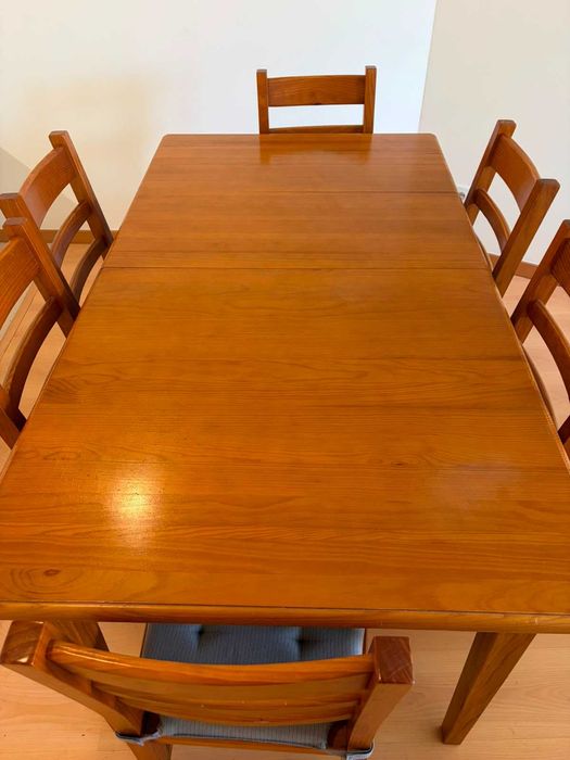 Mesa e 6 cadeiras, extensível para 8 lugares
