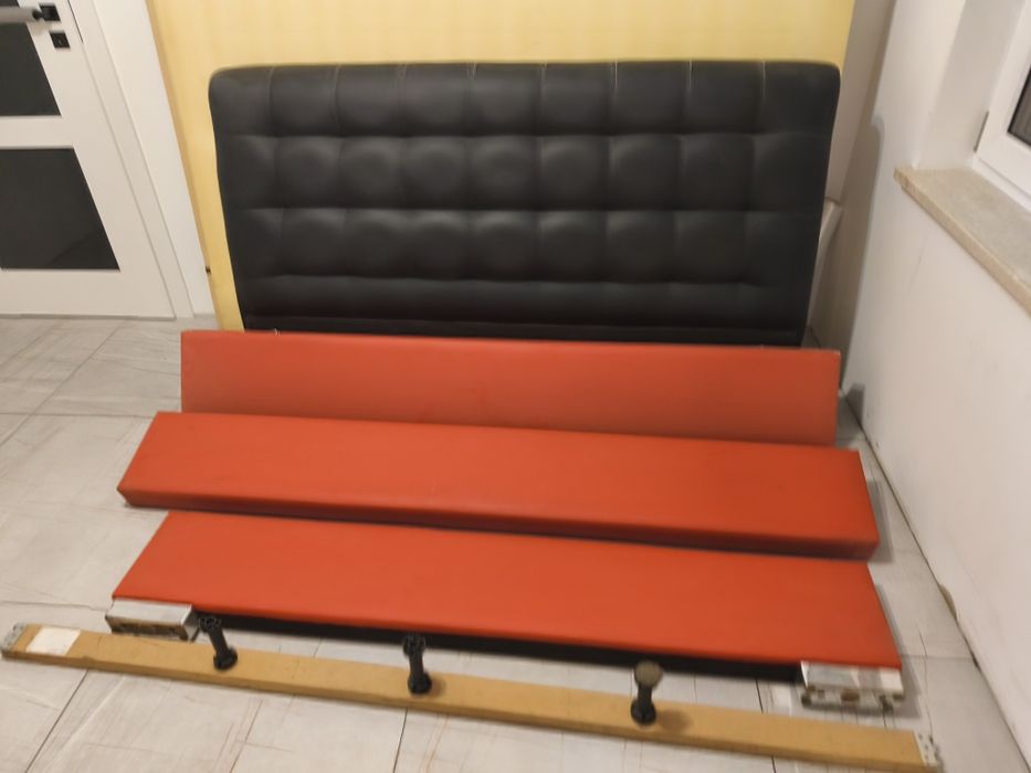 Dwukolorowe łóżko tapicerowane