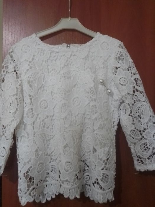 Две очень красивые школьные блузки плюс юбочка в подарок