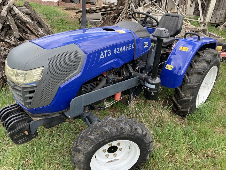 Трактор ДТЗ 4244 НЕХ + причіп 2т + підйомник + косарка + плуг