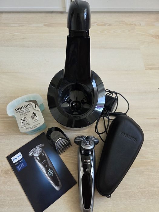 Golarka Philips S9711 series 9000 wet&dry ze stacją i trymerem