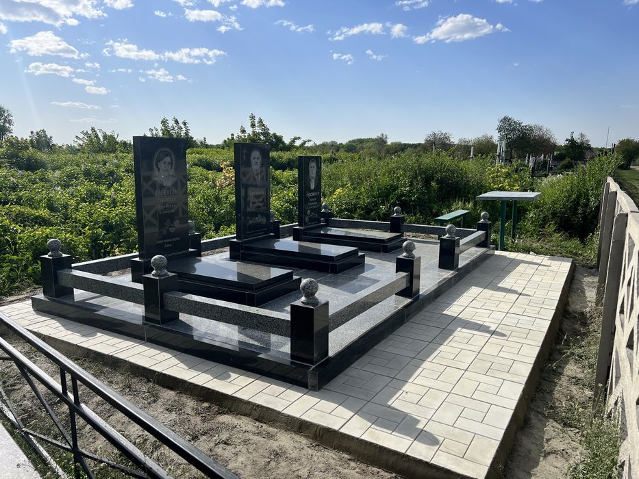 Пам‘ятники, гранітні вироби, бетонна плитка в Яготині