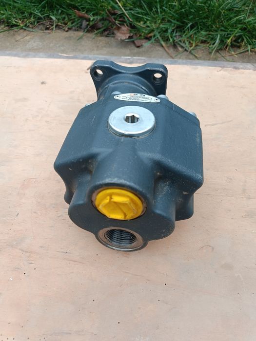 Гідравлічний насос на тягач (шестерний) 82L
