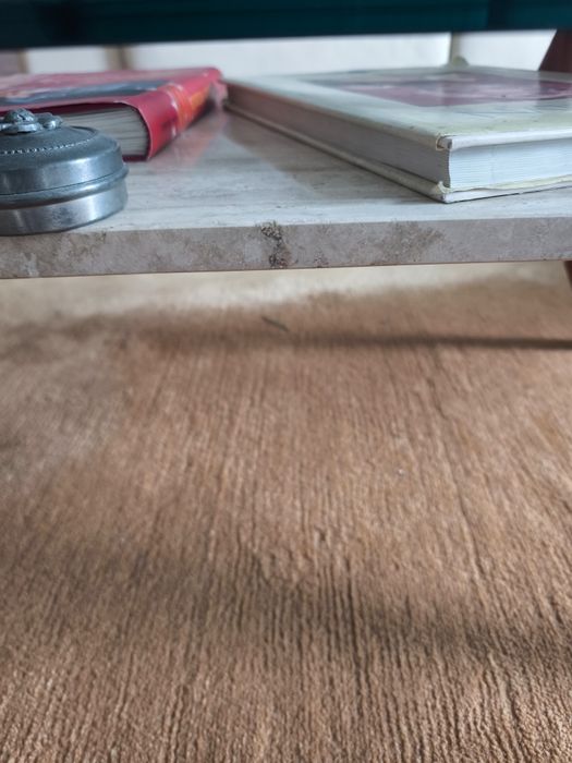 Mesa apoio sala com pés