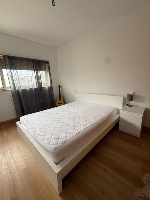 Vendo cama casal com mobile