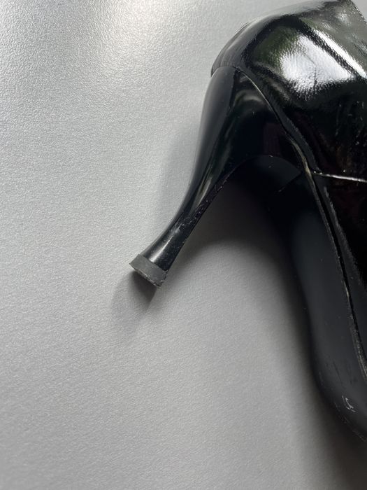 Czółenka szpilki skórzane lakierowane 37