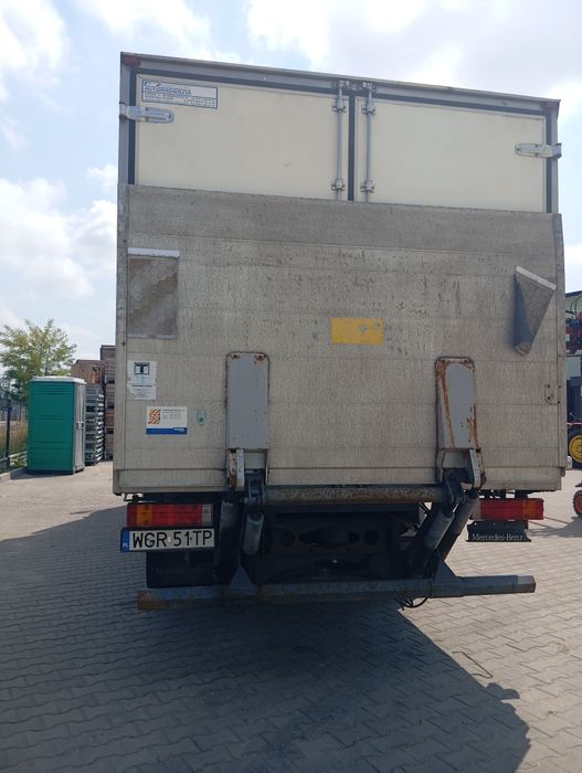 Samochód ciężarowy  Mercedes Atego  1218