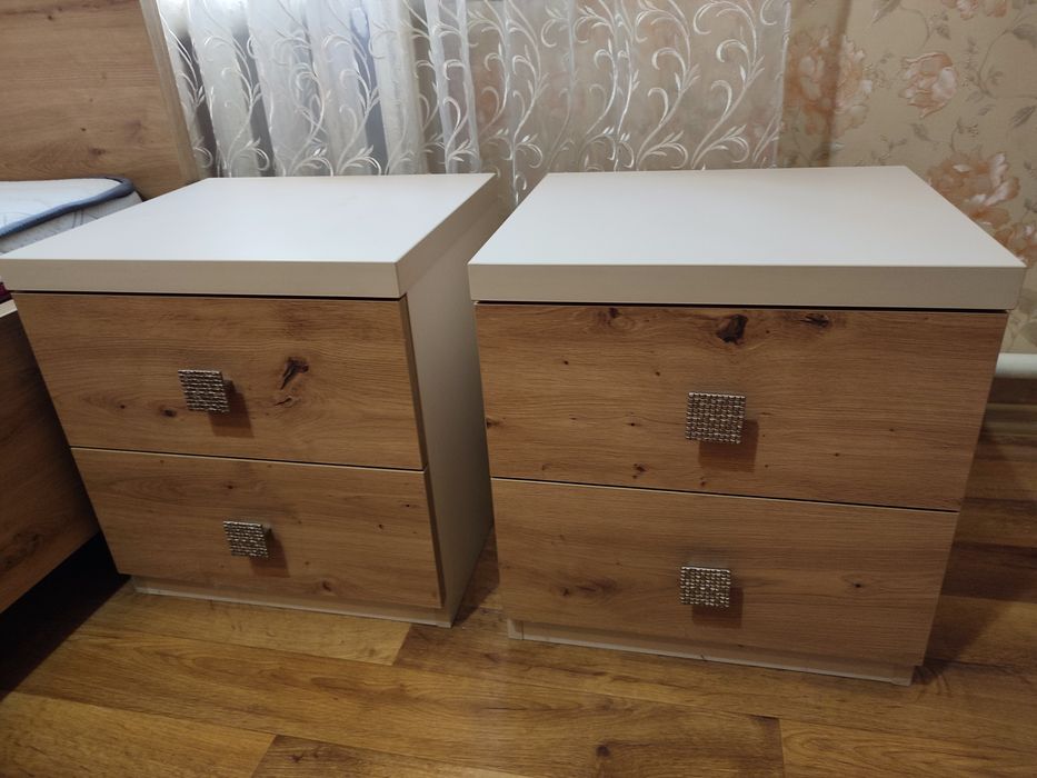 Кровать двуспальная с тумбочками