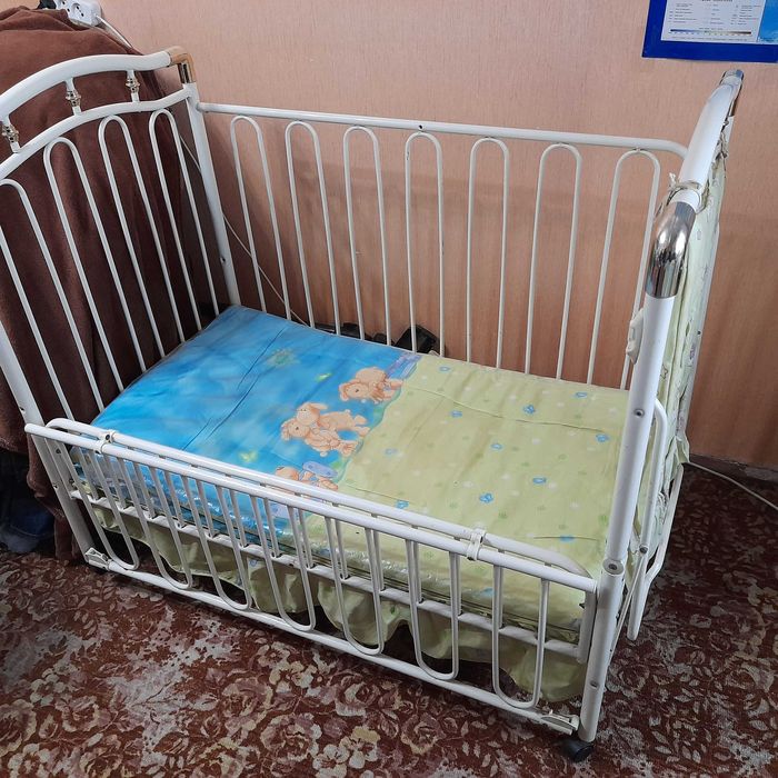 дитяче ліжко металеве