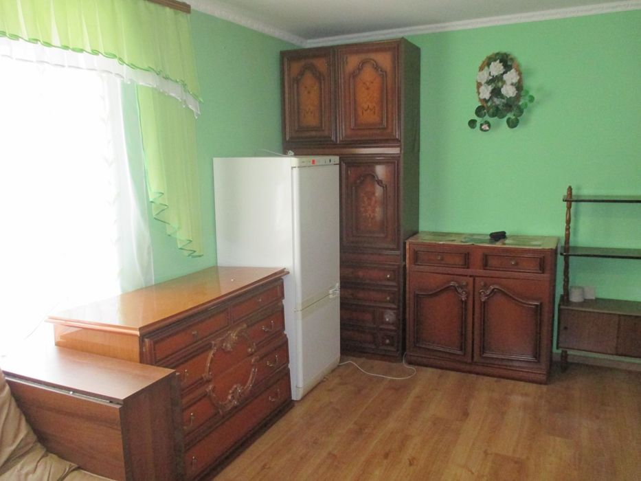 Кімната в гуртожитку.Дружба.Комунальні лише світло.