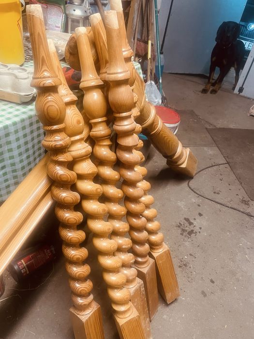 Tralki schodowe sosnowe toczone