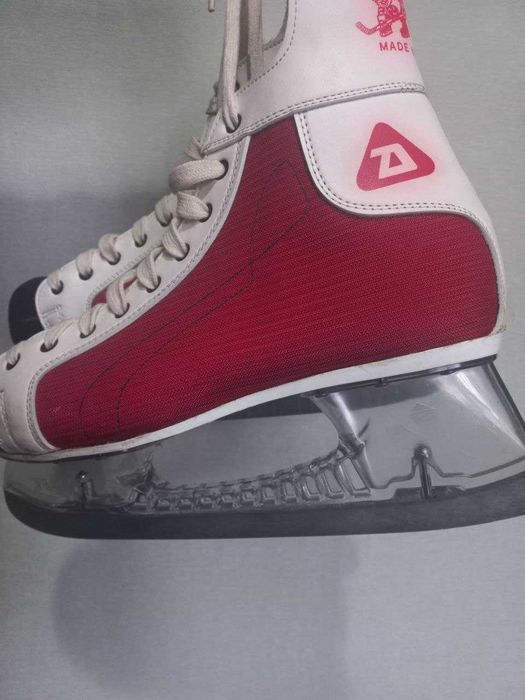 Професійні хокейні ковзани