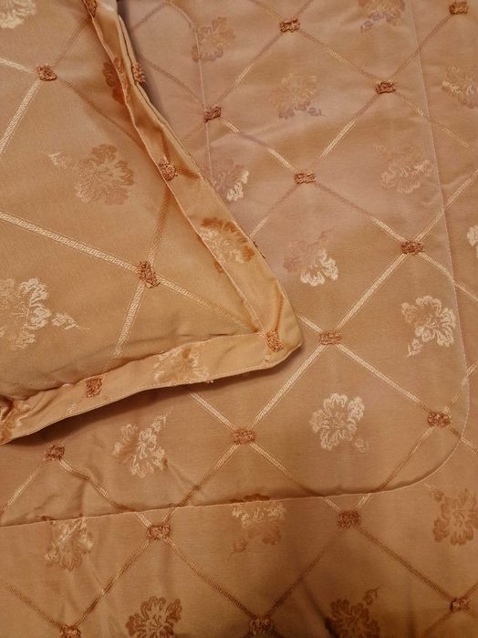 Edredon colcha cor salmão - tecido adamascado