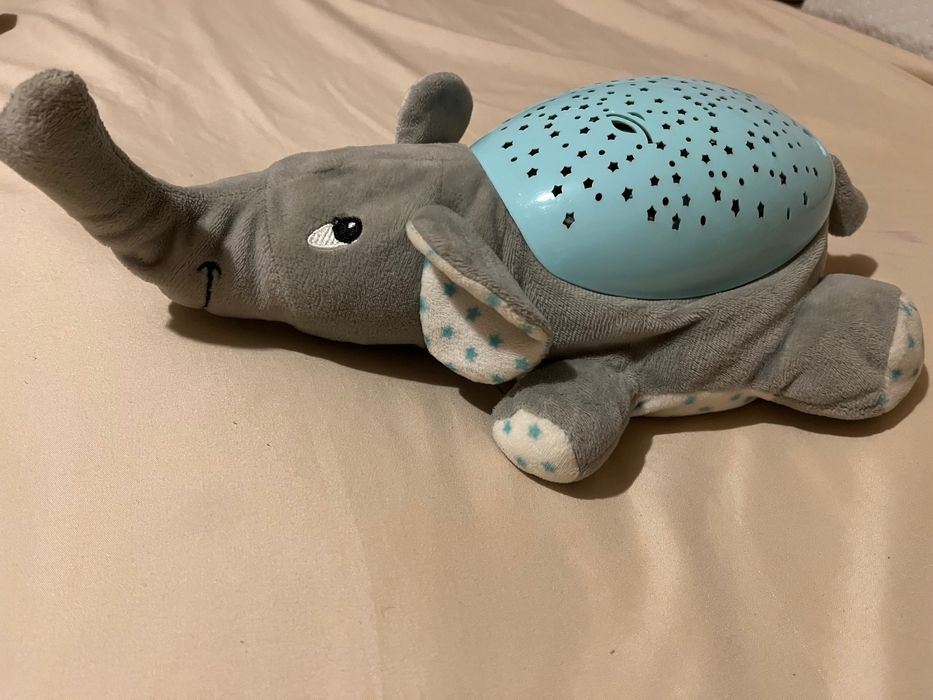 Usypiacz słonik z projekcją gwiazdek