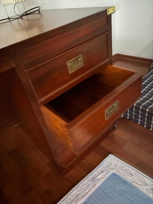 Secretária madeira maciça com gavetas