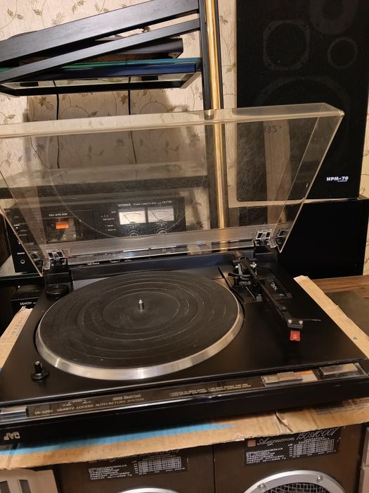 Проигрыватель винила JVC QL-A220