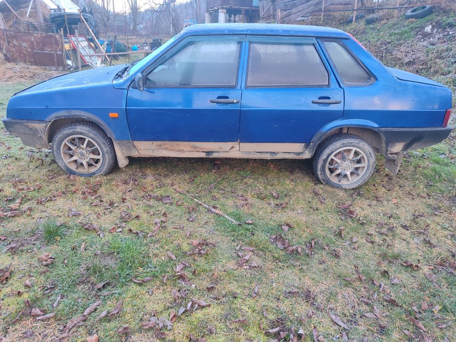 Ваз 21099 2007 року.