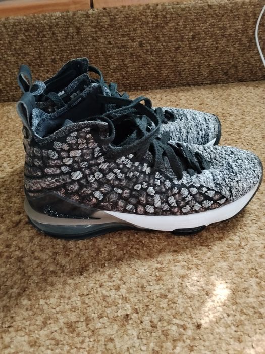 lebron 17 - купити чоловіче взуття - Ціна на OLX.ua