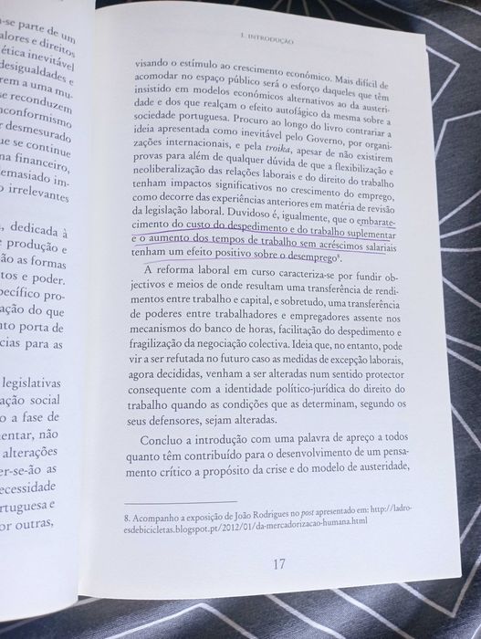 Livros variados sobre ordem social