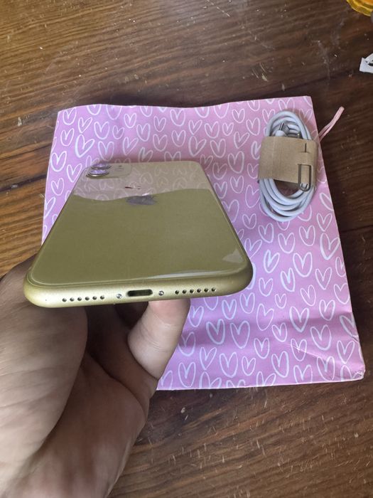 iPhone 11 128GB Amarelo – Semi-novo