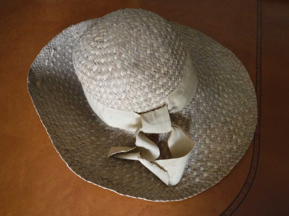 Chapéu de palha com fita