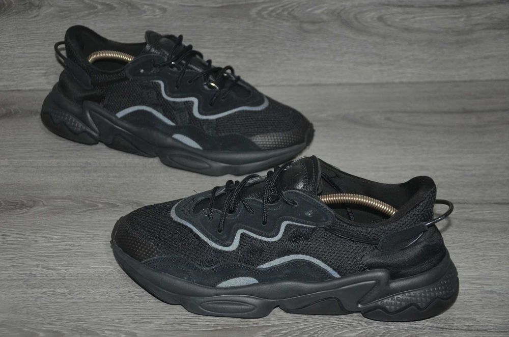 Продам кросівки Фірма Adidas Ozweego.