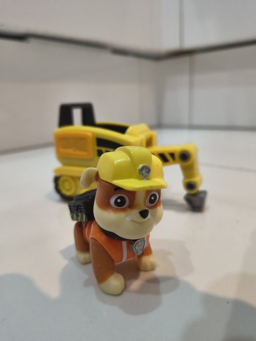 Psi Patrol - piesek Rubble z samochdem
Paw Patrol
