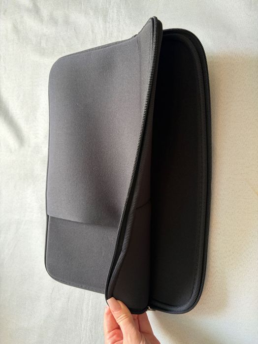 Etui na Macbooka lub laptopa czarne