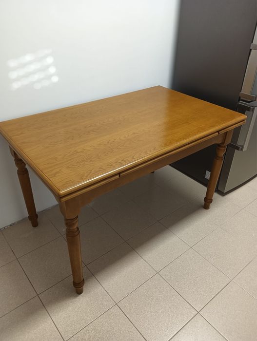 Mesa extensivel com 4 cadeiras