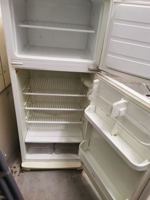 Frigorífico e Máquina de secar roupa