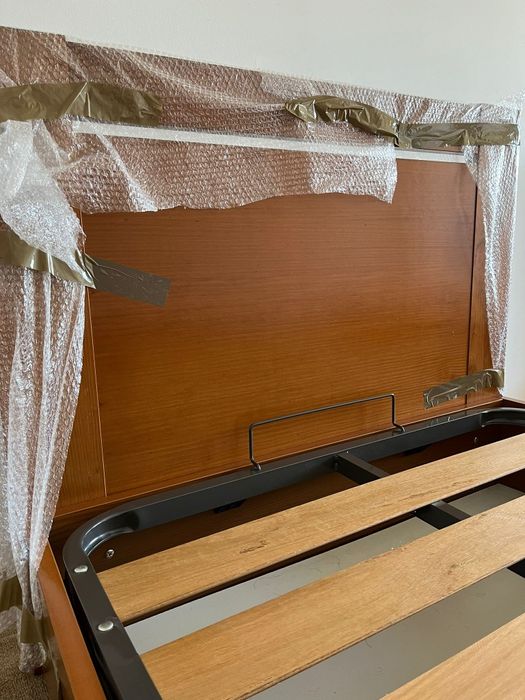 Cama com estrado elevatorio