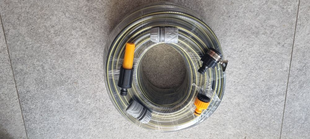 Elastyczny wąż do myjki ciśnieniowej z szybkozłączkami 40m