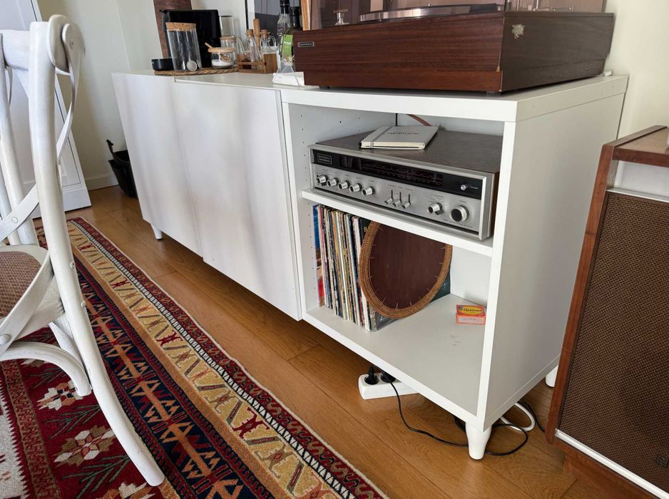 Cómoda IKEA BESTÅ Branco c/ Portas Lappviken e Pés KABBARP